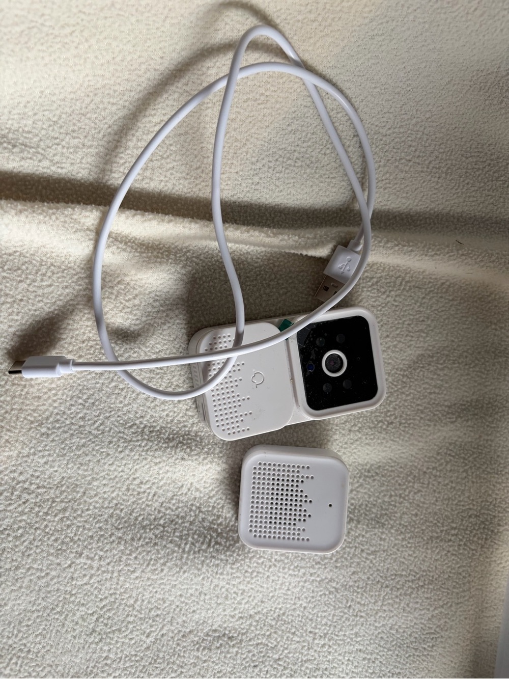 Compact White Wireless Security Camera/door bell with USB Cable